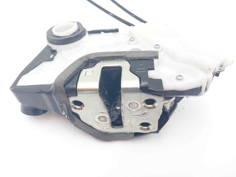 Recambio de cerradura puerta delantera izquierda para toyota yaris hybrid referencia OEM IAM 690400D520  