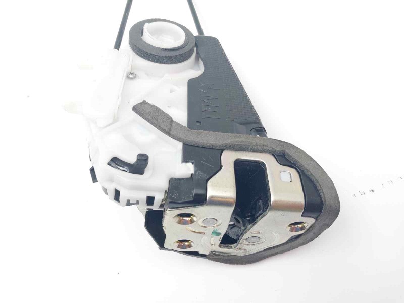 Recambio de cerradura puerta trasera derecha para toyota yaris hybrid referencia OEM IAM 690500D310  