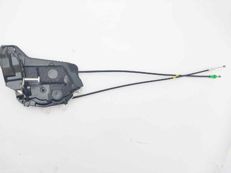 Recambio de cerradura puerta trasera derecha para toyota yaris hybrid referencia OEM IAM 690500D310  