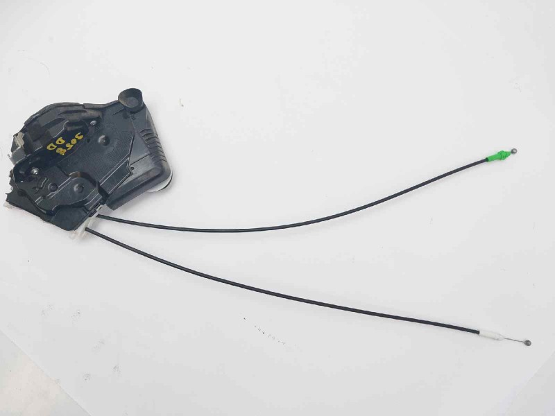 Recambio de cerradura puerta delantera derecha para toyota yaris hybrid referencia OEM IAM 690300D540  