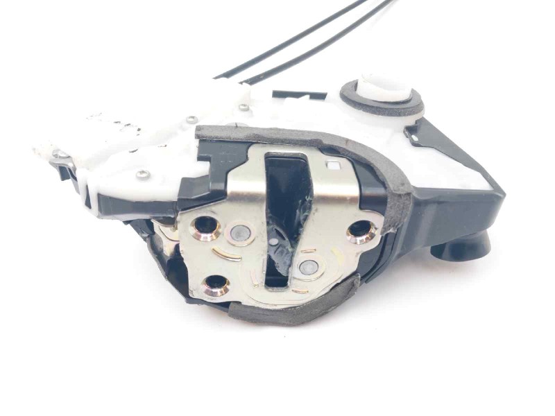 Recambio de cerradura puerta delantera derecha para toyota yaris hybrid referencia OEM IAM 690300D540  