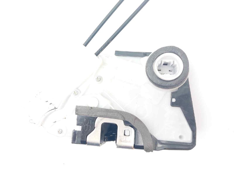 Recambio de cerradura puerta delantera derecha para toyota yaris hybrid referencia OEM IAM 690300D540  