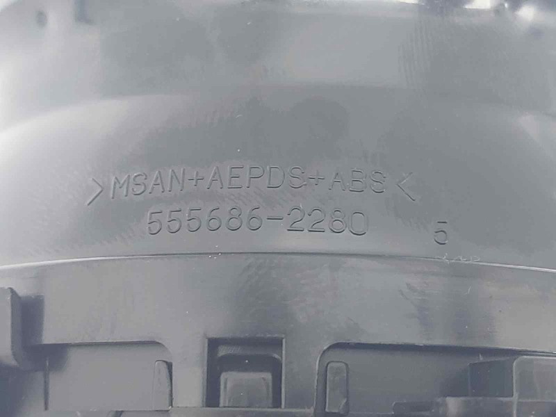 Recambio de rejilla aireadora para toyota yaris hybrid referencia OEM IAM 5556862280  