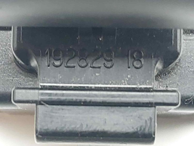 Recambio de mando elevalunas delantero derecho para toyota yaris hybrid referencia OEM IAM 19282918 742310D700 