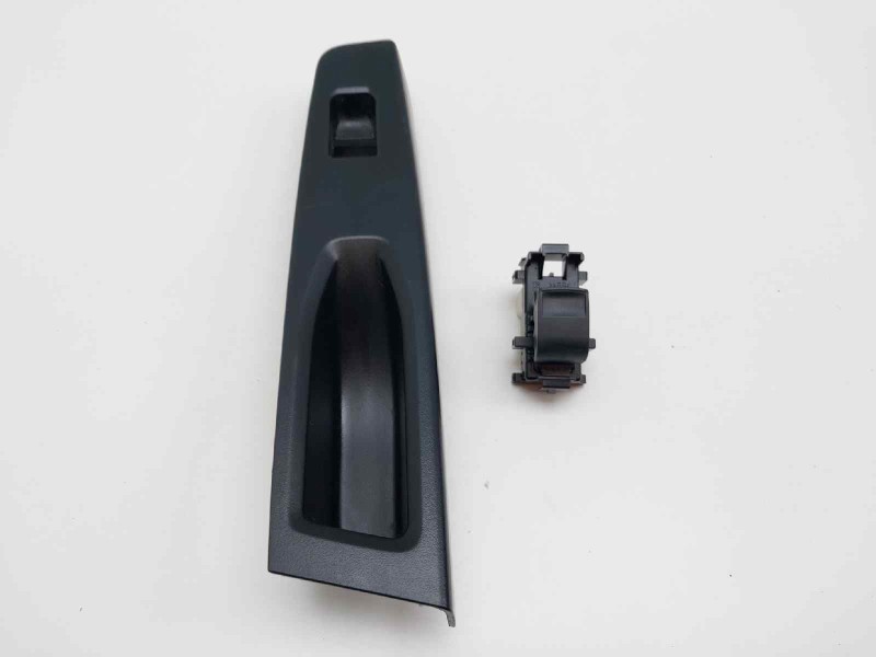 Recambio de mando elevalunas trasero izquierdo para toyota yaris hybrid referencia OEM IAM 19282917 742720D400 