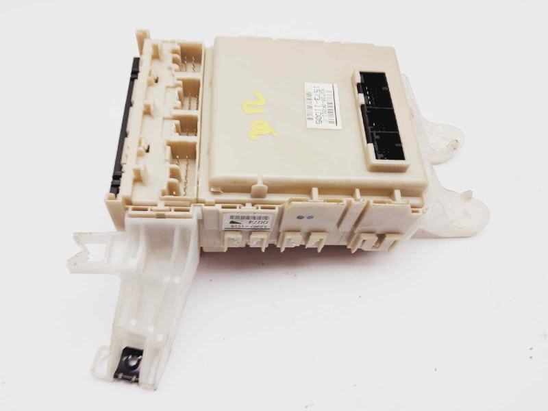 Recambio de caja reles / fusibles para toyota verso active referencia OEM IAM 827300F051C  