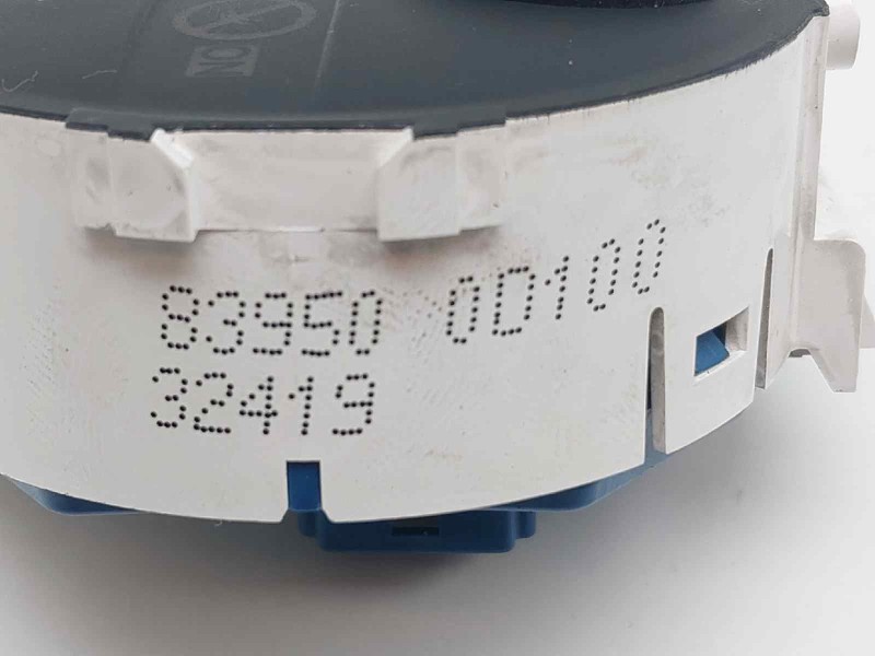 Recambio de warning para toyota yaris hybrid referencia OEM IAM 839500D100  