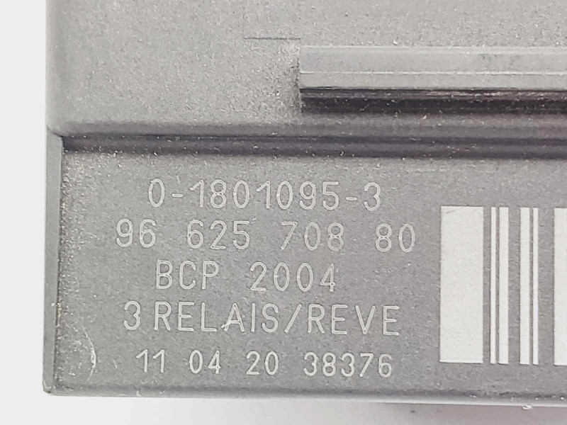 Recambio de caja precalentamiento para peugeot 5008 premium referencia OEM IAM 9662570880  
