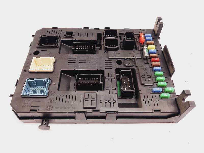 Recambio de caja reles / fusibles para peugeot 5008 premium referencia OEM IAM 9666895680  