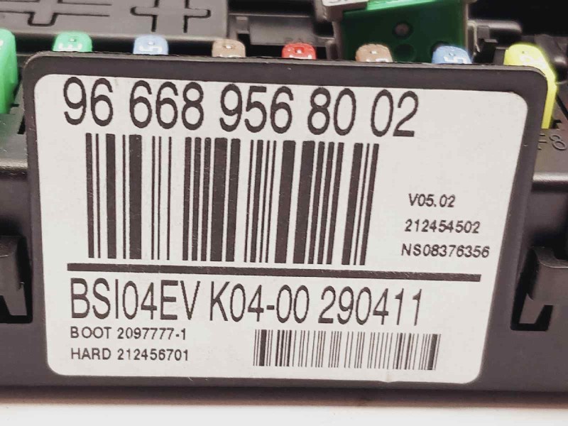 Recambio de caja reles / fusibles para peugeot 5008 premium referencia OEM IAM 9666895680  