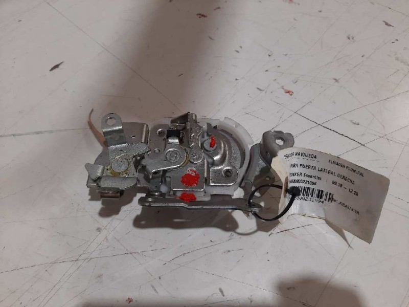 Recambio de cerradura puerta lateral derecha para dacia dokker essential referencia OEM IAM 825087319R  