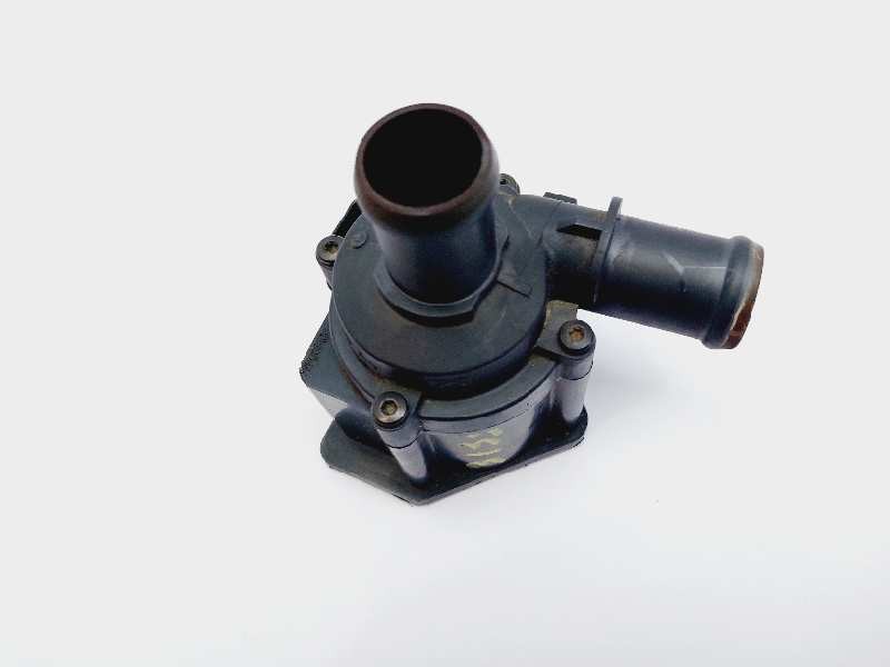 Recambio de bomba agua para audi a4 ber. (b8) básico referencia OEM IAM 06H121601M  