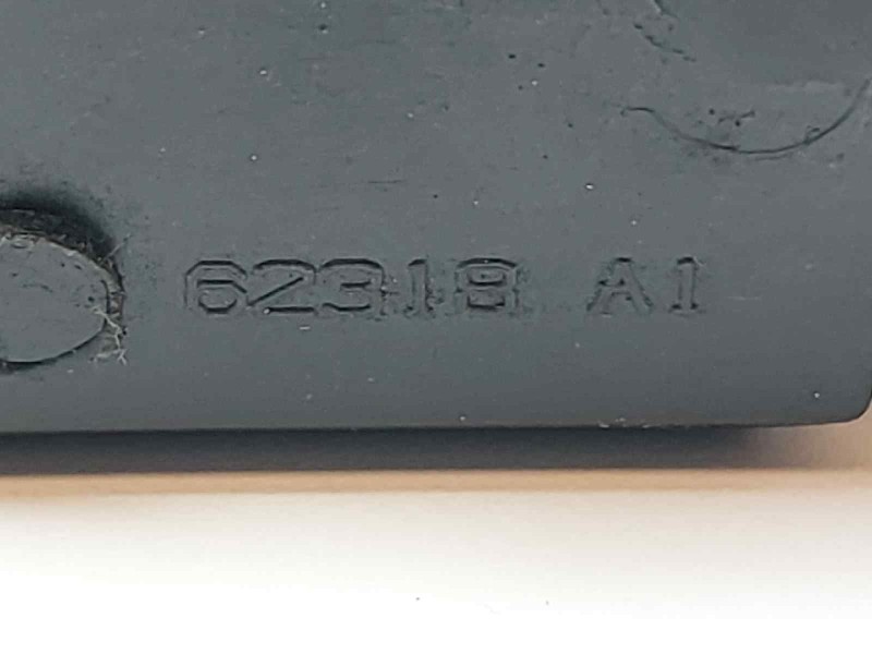 Recambio de maneta interior trasera izquierda para toyota auris advance referencia OEM IAM 62318A1  