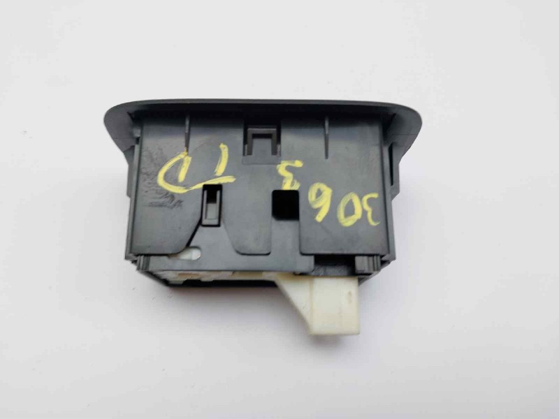 Recambio de mando elevalunas trasero derecho para toyota auris advance referencia OEM IAM 192801  