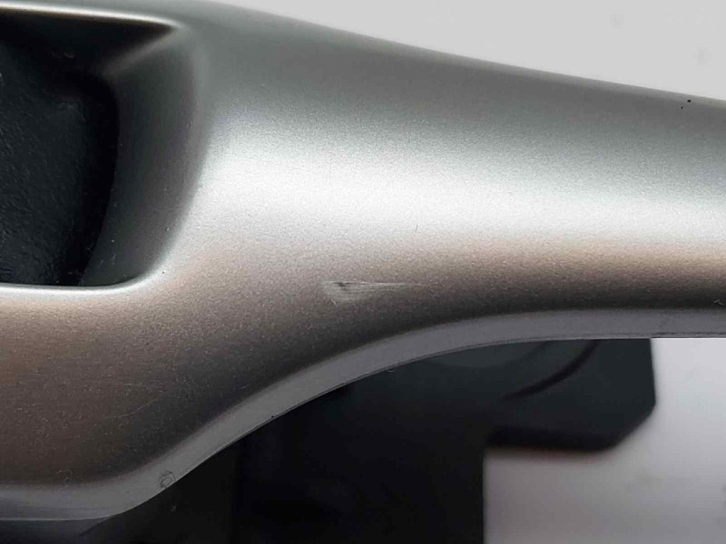 Recambio de maneta interior trasera derecha para toyota auris advance referencia OEM IAM 62318A2  