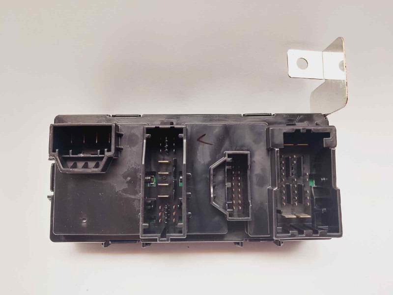 Recambio de caja reles / fusibles para hyundai i20 classic referencia OEM IAM 91950C8200  