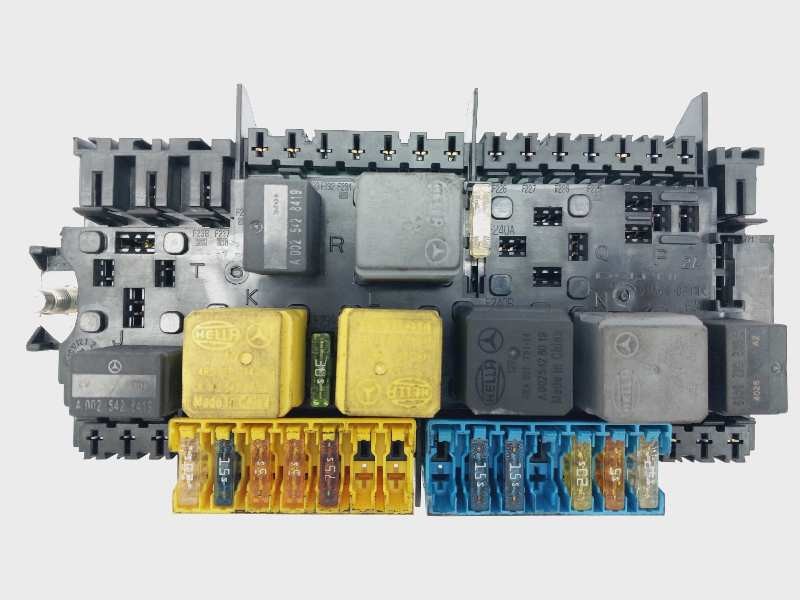 Recambio de caja reles / fusibles para mercedes-benz clase b (w246) b 180 cdi (246.212) referencia OEM IAM A2469080093  