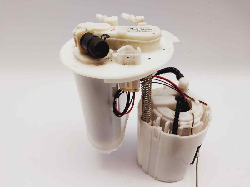 Recambio de bomba combustible para hyundai i20 classic referencia OEM IAM 31110C8000  