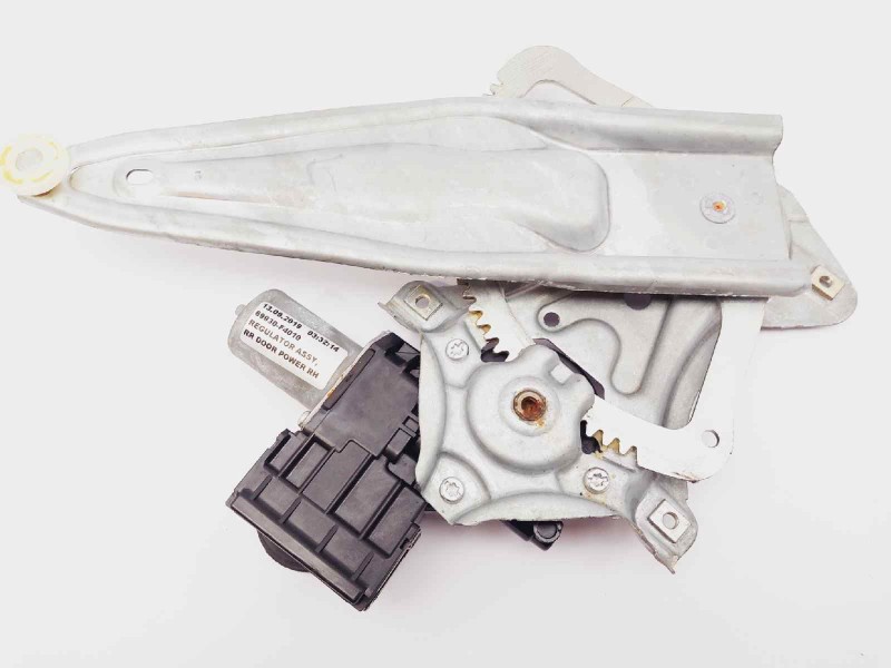 Recambio de elevalunas trasero derecho para toyota c-hr 1.8 hibrido referencia OEM IAM 85720F4020  