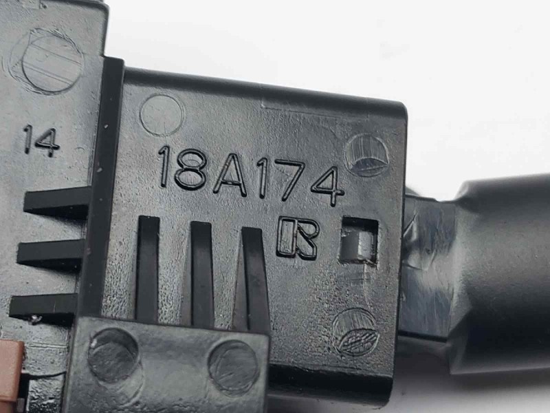 Recambio de mando multifuncion para peugeot 108 1.0 referencia OEM IAM 1612221880 1612222480 