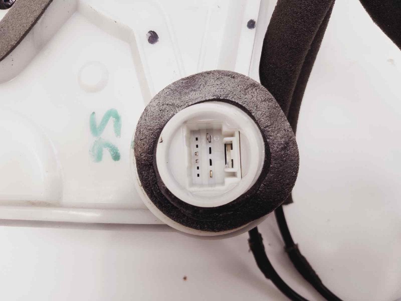 Recambio de cerradura puerta delantera derecha para toyota c-hr 1.8 hibrido referencia OEM IAM 6903002511  