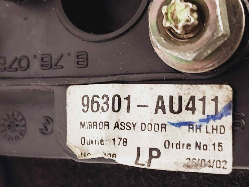 Recambio de retrovisor derecho para nissan primera berlina (p12) acenta referencia OEM IAM 96301AU411  