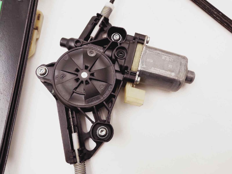 Recambio de elevalunas delantero derecho para skoda octavia lim. (5e3) rs 245 referencia OEM IAM 5E0837462B 5Q0959802B 013082271