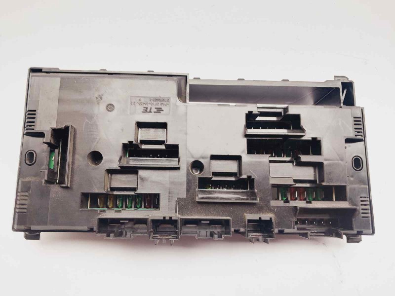 Recambio de caja reles / fusibles para bmw serie 5 lim. (f10) 520d referencia OEM IAM 925281503  