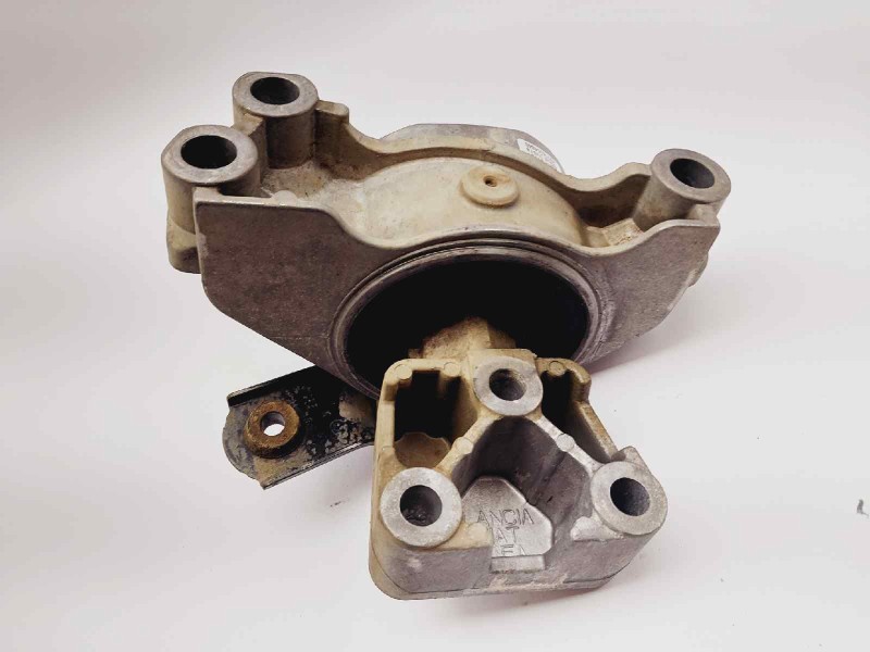 Recambio de soporte motor derecho para fiat qubo (300) dynamic referencia OEM IAM 518554840  