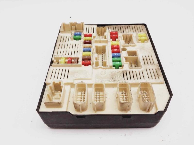 Recambio de caja reles / fusibles para renault megane iii sport tourer expression referencia OEM IAM 284B68372R  