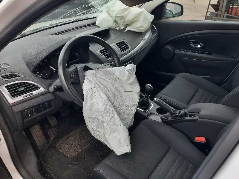 renault megane iii berlina 5 p del año 2015