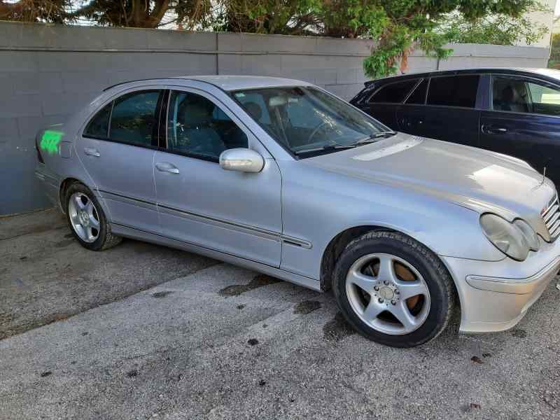 mercedes-benz clase c (w203) berlina del año 2000