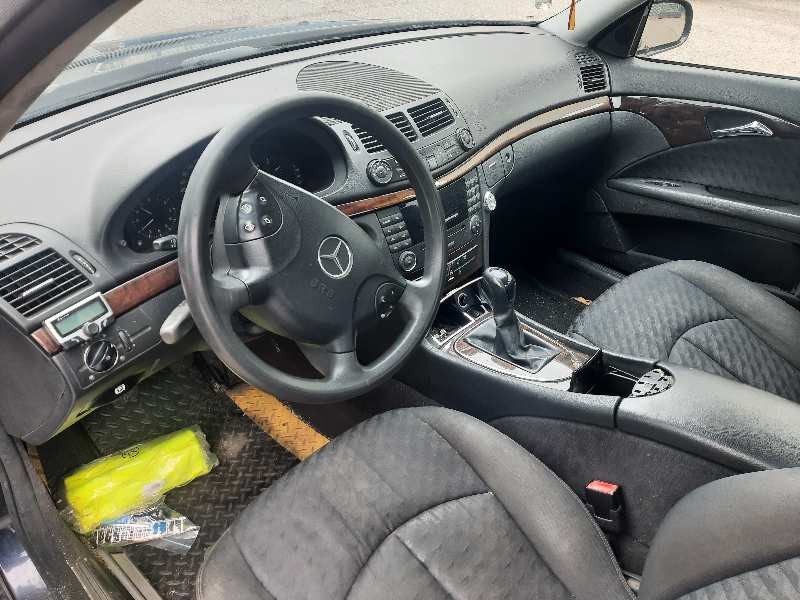 mercedes-benz clase e (w211) berlina del año 2005