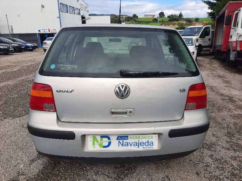 volkswagen golf iv berlina (1j1) del año 2000