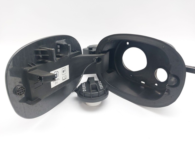Recambio de tapa exterior combustible para kia ceed crdi referencia OEM IAM 69513J7000  69513J7010