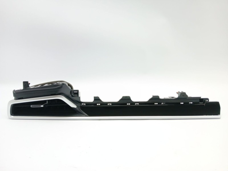 Recambio de rejilla aireadora para toyota corolla (e21) referencia OEM IAM 5566002510  5566002520