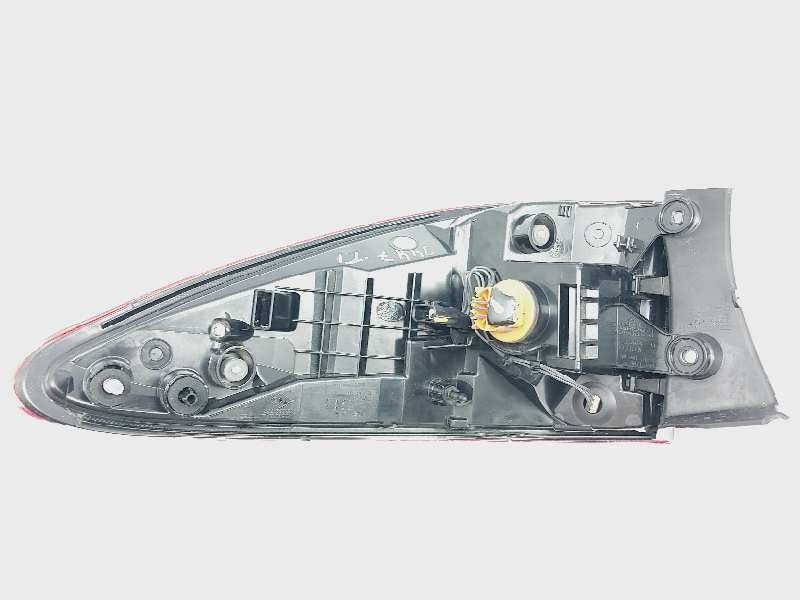 Recambio de piloto trasero izquierdo para renault kadjar limited 4x4 referencia OEM IAM 265552478R  