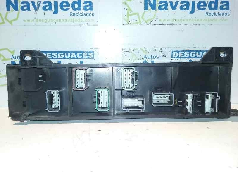 Recambio de caja reles / fusibles para chrysler voyager (gs) 3.3 se referencia OEM IAM 04707893AD 047078934D 
