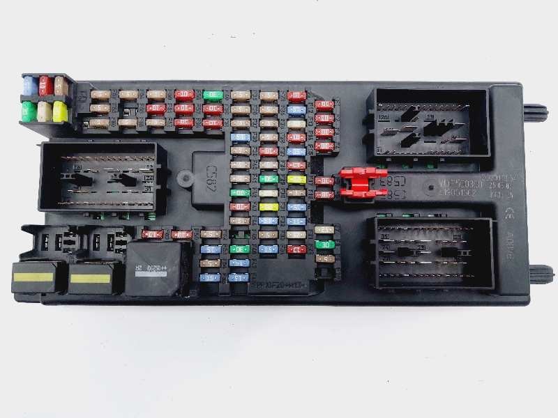 Recambio de caja reles / fusibles para land rover range rover sport v6 td hse referencia OEM IAM YQE5003000  