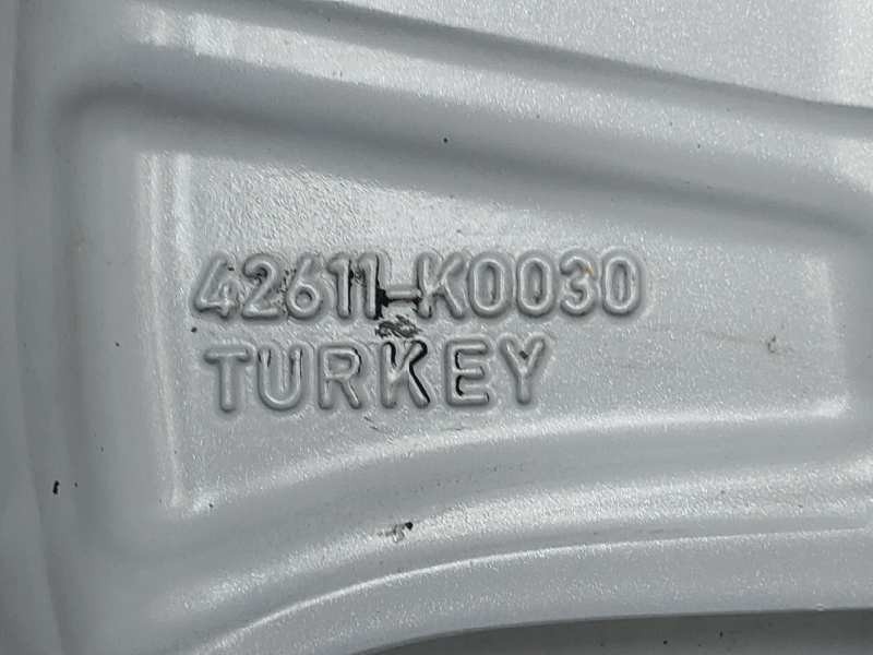 Recambio de llanta para toyota yaris xpa1f referencia OEM IAM 42611K0030  