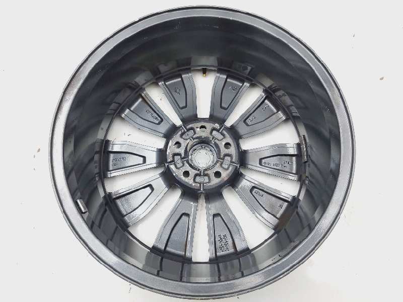 Recambio de llanta para renault kadjar limited 4x4 referencia OEM IAM 403005400R  