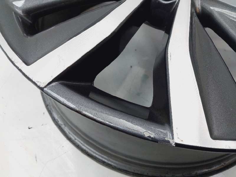 Recambio de llanta para renault kadjar limited 4x4 referencia OEM IAM 403005400R  