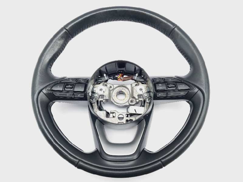 Recambio de volante para toyota yaris xpa1f referencia OEM IAM 643602800F  