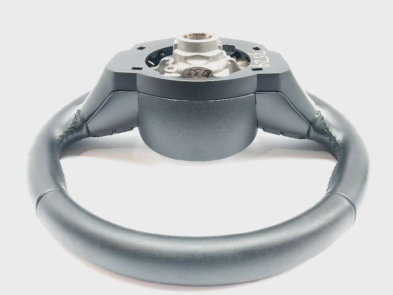Recambio de volante para toyota yaris xpa1f referencia OEM IAM 643602800F  