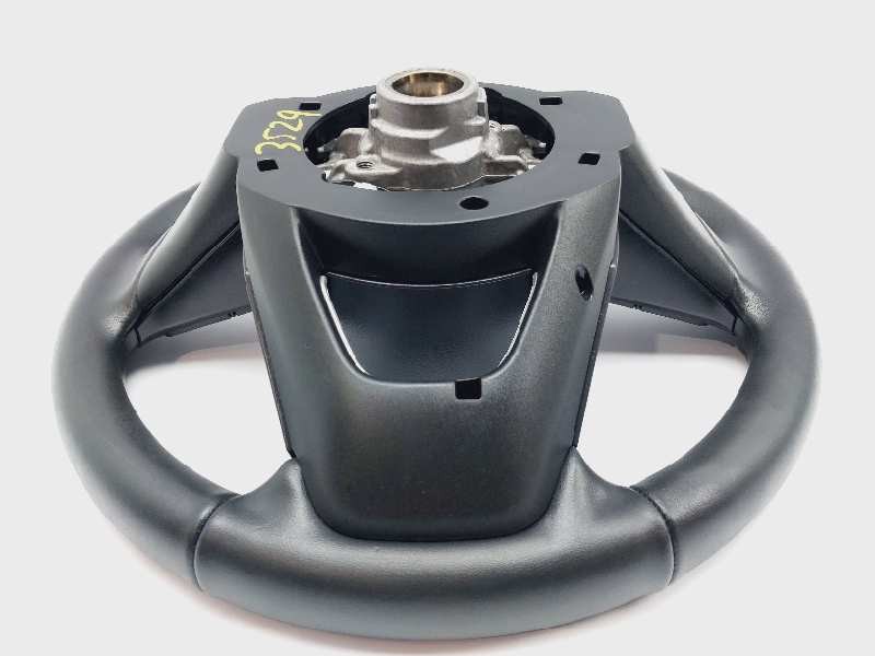 Recambio de volante para toyota yaris xpa1f referencia OEM IAM 643602800F  
