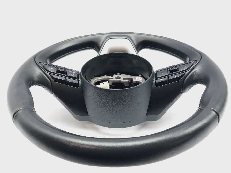 Recambio de volante para toyota yaris xpa1f referencia OEM IAM 643602800F  