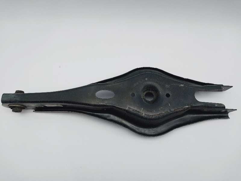 Recambio de brazo suspension inferior trasero derecho para hyundai i30 (pd) n referencia OEM IAM 55220S0000  