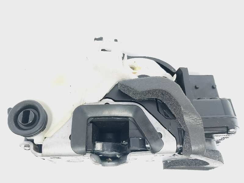 Recambio de cerradura puerta trasera derecha para opel insignia berlina selective referencia OEM IAM 13579566  