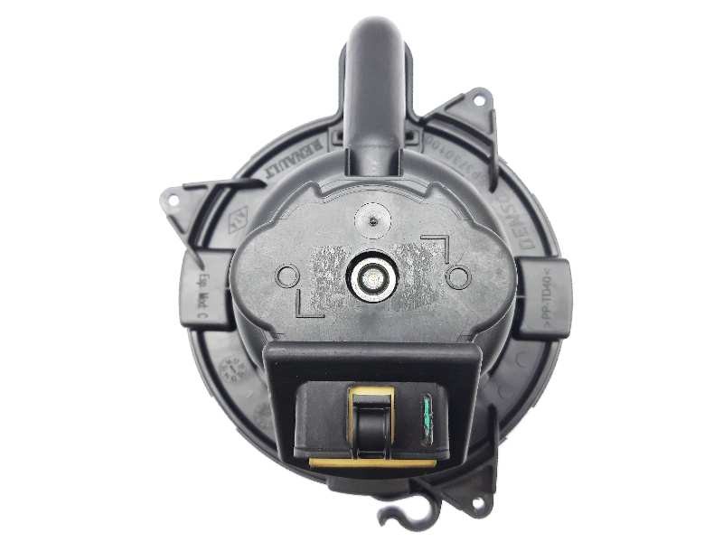 Recambio de motor calefaccion para dacia sandero ambiance referencia OEM IAM 272100975R  