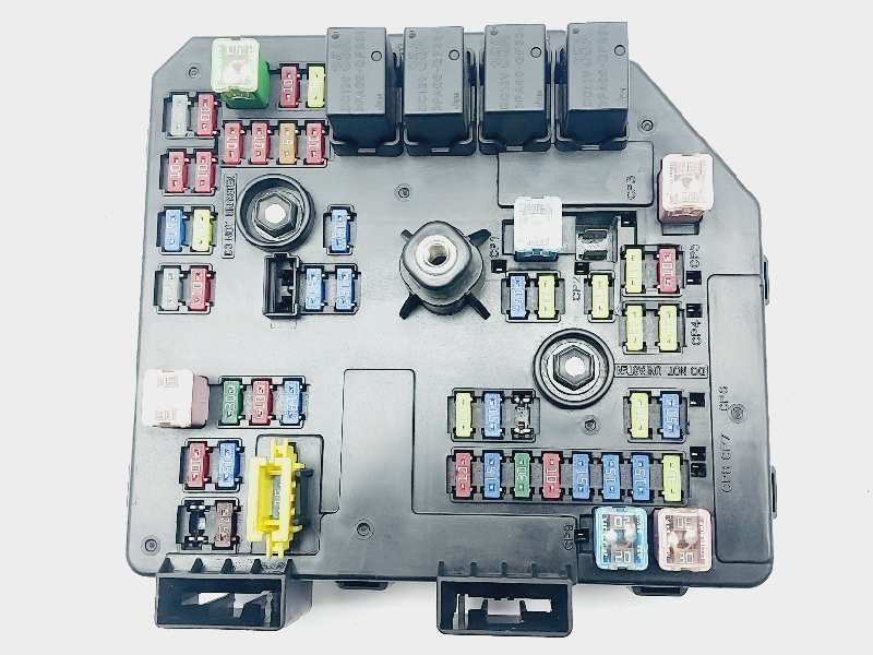 Recambio de caja reles / fusibles para chevrolet captiva 2.2 vcdi lt 2wd referencia OEM IAM 95381499  